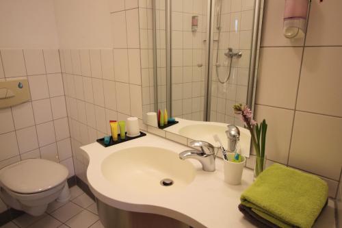 An der Persiluhr Stadt-gut-Hotel