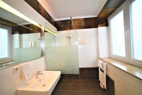 Ascot Hotel