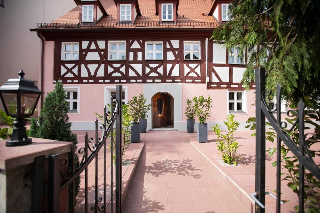 Aston‘s Hotel Friedrichsplatz 4, 90552 Röthenbach an der Pegnitz