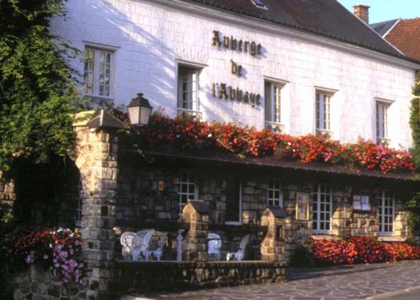 Hôtel Auberge De L'abbaye 2 Place Aristide Briand 08460 Signy-lʼAbbaye