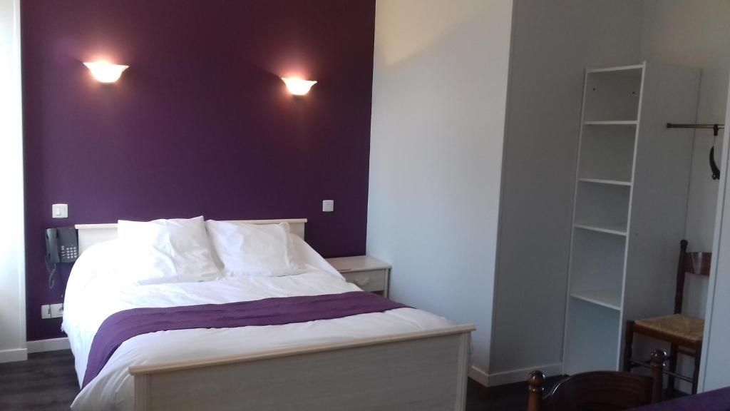 Auberge de la Cloche 2 rue Bacchus, 61260 Le Theil-sur-Huisne