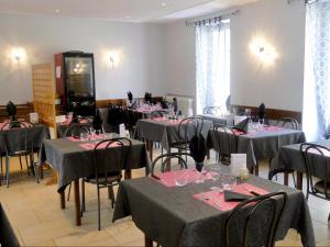 Hôtel Auberge de la Cloche 2 rue Bacchus 61260 Le Theil-sur-Huisne Normandie