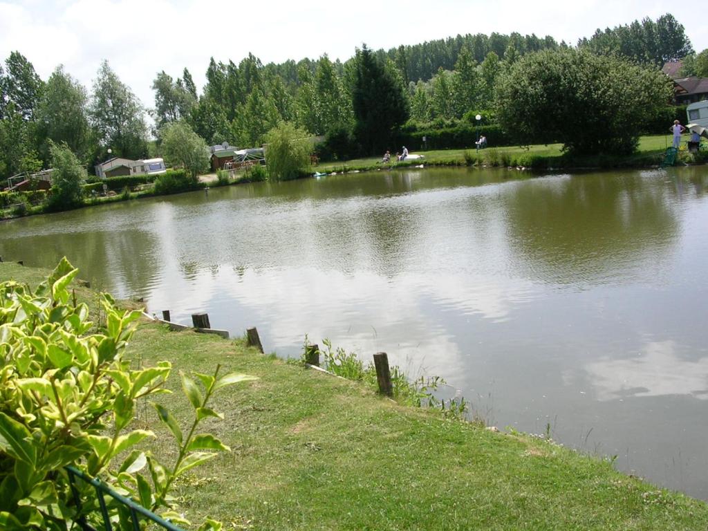 Hôtel Auberge des Etangs 91 rue de la Vallée de l'Authie 62870 Roussent