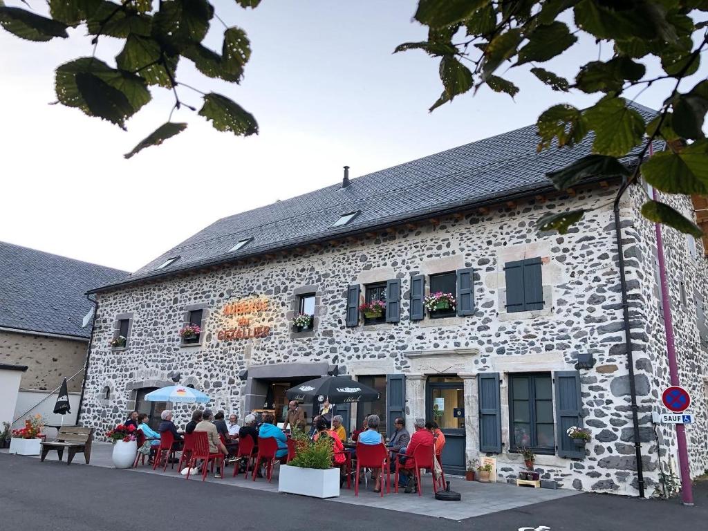 Hôtel Auberge du Cezallier Place de l'Eglise Le Bourg 15190 Montgreleix