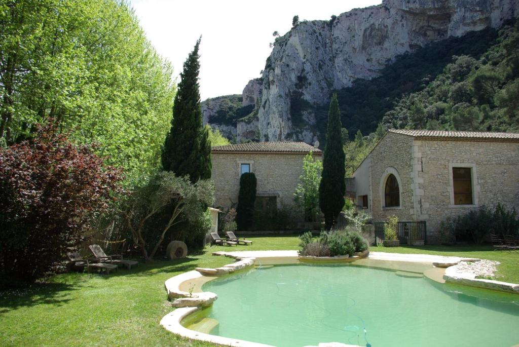 Auberge Du Parc Chemin De La Fanfarline / Route De La Gare, 13660 Orgon