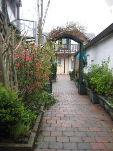 Hôtel Auberge Le Cheval Blanc 35, rue des brioleurs 14130 Saint-Gatien-des-Bois Normandie