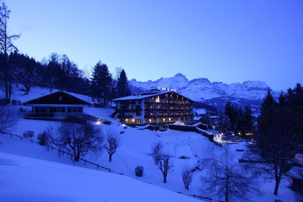 Hôtel Aux Ducs de Savoie 253 route du Bouchet BP10 74920 Combloux