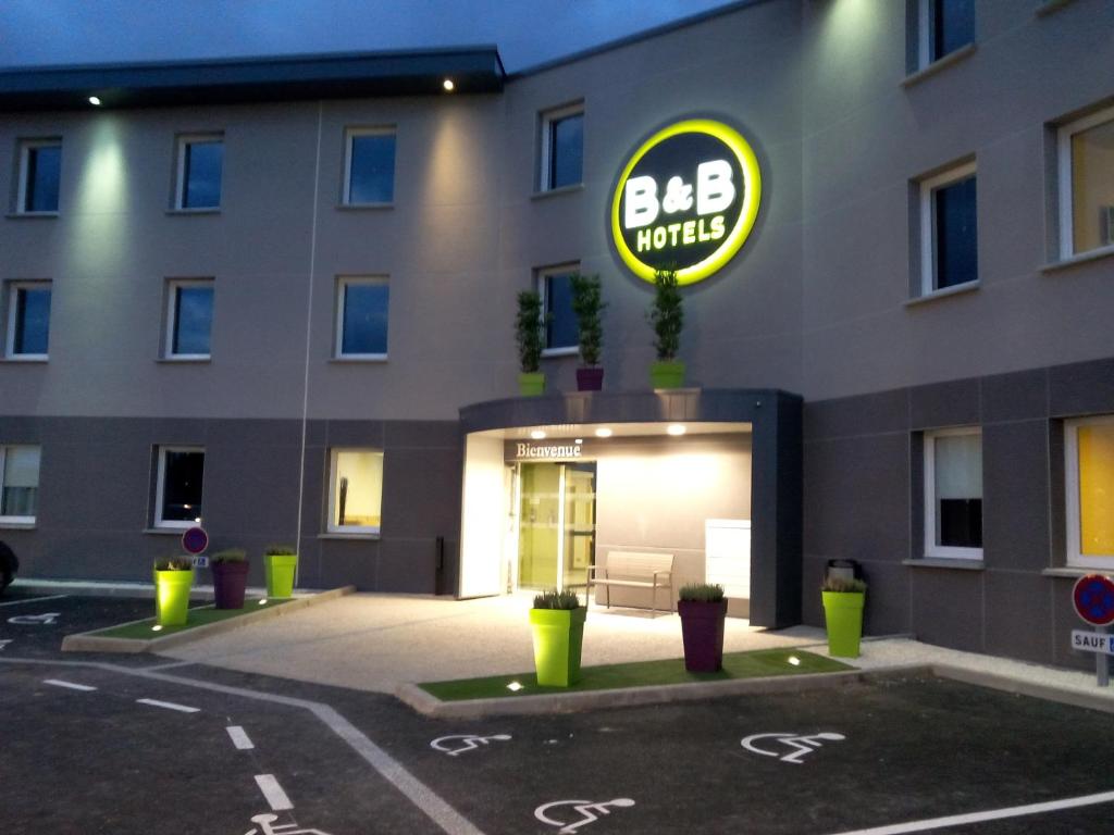 B&B HOTEL Clermont-Ferrand Nord Riom 7 Avenue Georges Gershwin, 63200 Riom