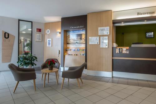 B&B HOTEL Orange - Échangeur A7 A9