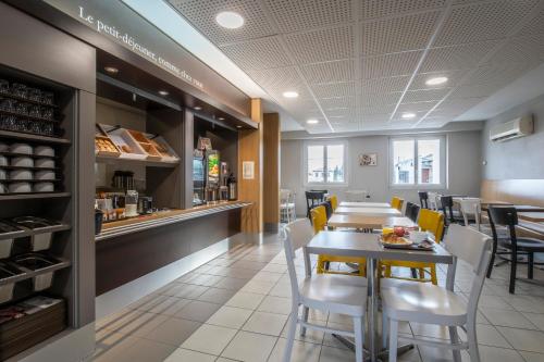 B&B HOTEL Orange - Échangeur A7 A9