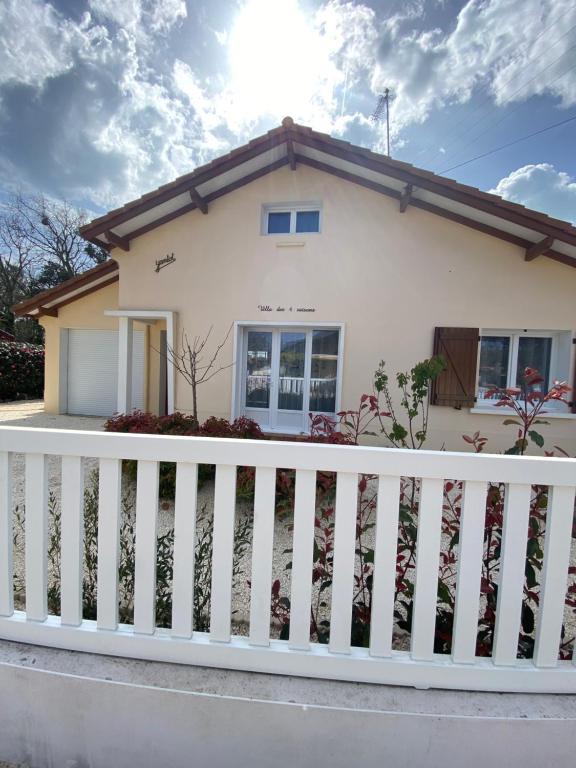 B&B HOTEL Saint-Etienne La Terrasse 42390 Villars