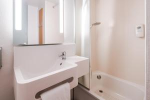 Hôtel B&B HOTEL Saint-Nazaire Trignac Rue des Aigrettes 44570 Trignac Pays de la Loire