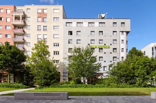B&B HOTEL Saint-Quentin-en-Yvelines Centre Gare 4 étoiles