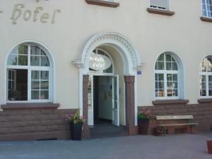 Hôtel Bahnhof-Hotel Saarlouis Dr.-Manfred-Henrich-Platz 4 (ehemaliger Bahnhofsplatz) 66740 Sarrelouis Sarre