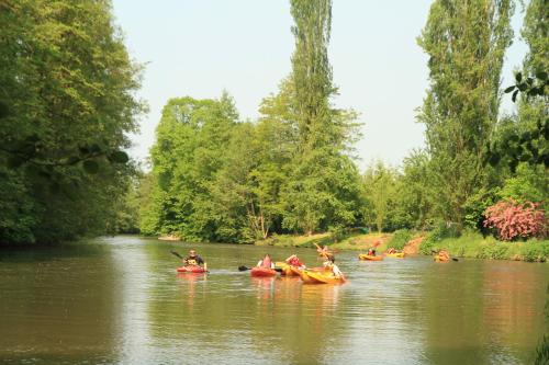 Hôtel Hotel Belle Isle Sur Risle 112, route de Rouen Pont-Audemer