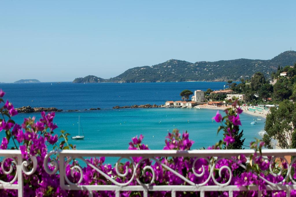 Hôtel Hotel Belle Vue Chemin Du Four Des Maures, 83980 Le Lavandou