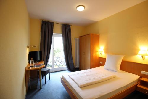 Hôtel Hotel Berghof Schloßstr. 36 Albersweiler