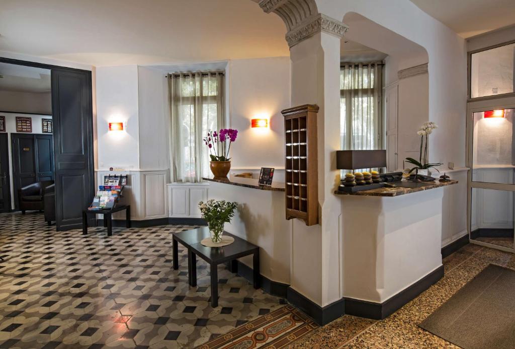 Hôtel Best Western Le Comtadin 65 Bd Albin Durand 84200 Carpentras