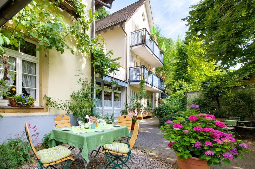 Hôtel Hotel-Bio Gasthaus Am Felsenkeller 47 Albert-Hugard-Straße, 79219 Staufen-en-Brisgau