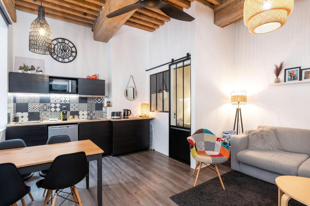 Bonjardim 560 4000-118 Porto