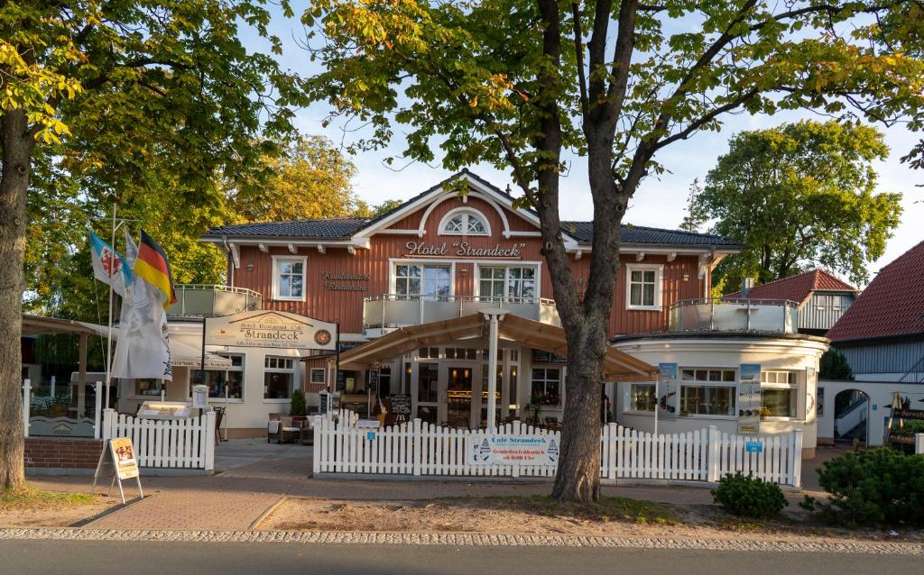 Hôtel Hotel & Café Strandeck Waldstraße 15, 18375 Prerow