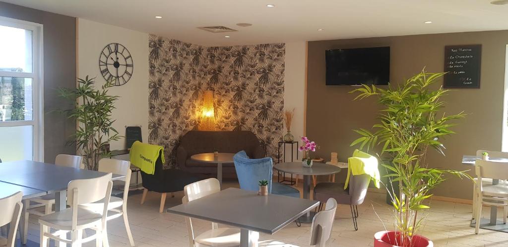 Campanile Hotel Chantilly RN 16 Route de Creil - Rue des Fougeres, 60500 Chantilly