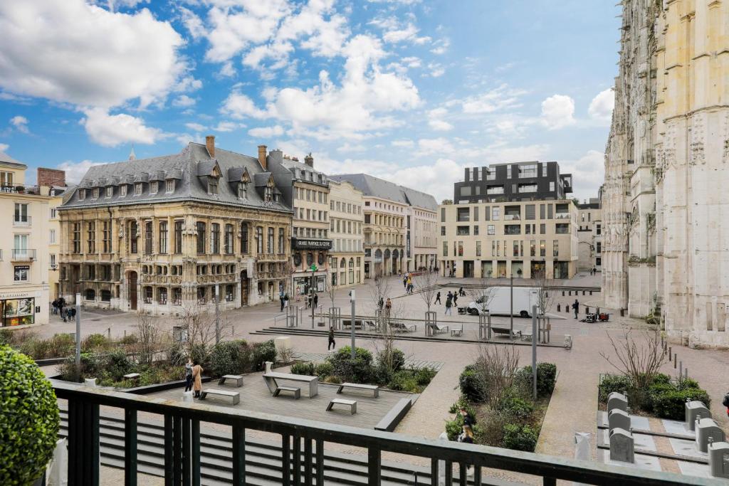 Hôtel Hotel cardinal 1 Place de la Cathédrale, 76000 Rouen