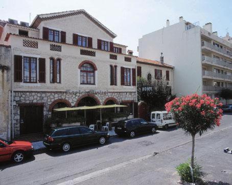 Hôtel Hôtel Castel Mistral 43, rue Bricka, 06160 Juan-les-Pins