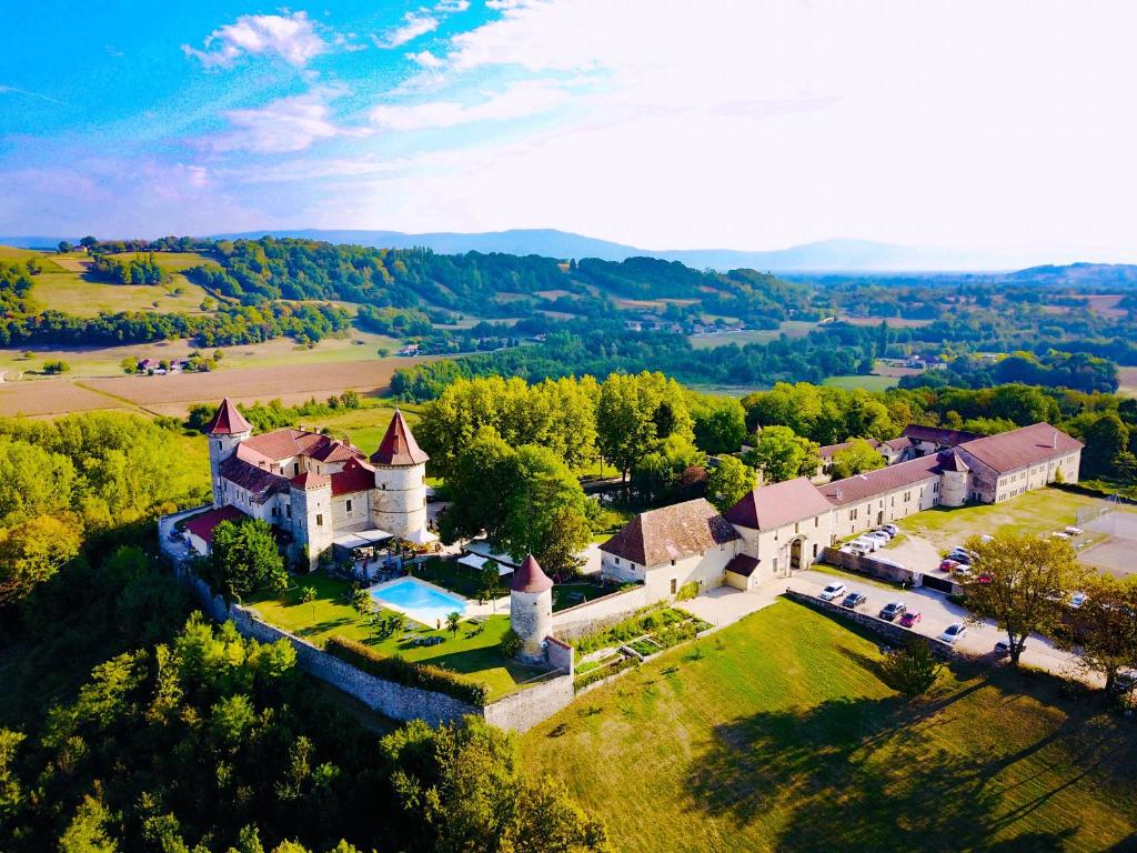 Hôtel Château Chapeau Cornu 312 rue de la Garenne 38890 Vignieu