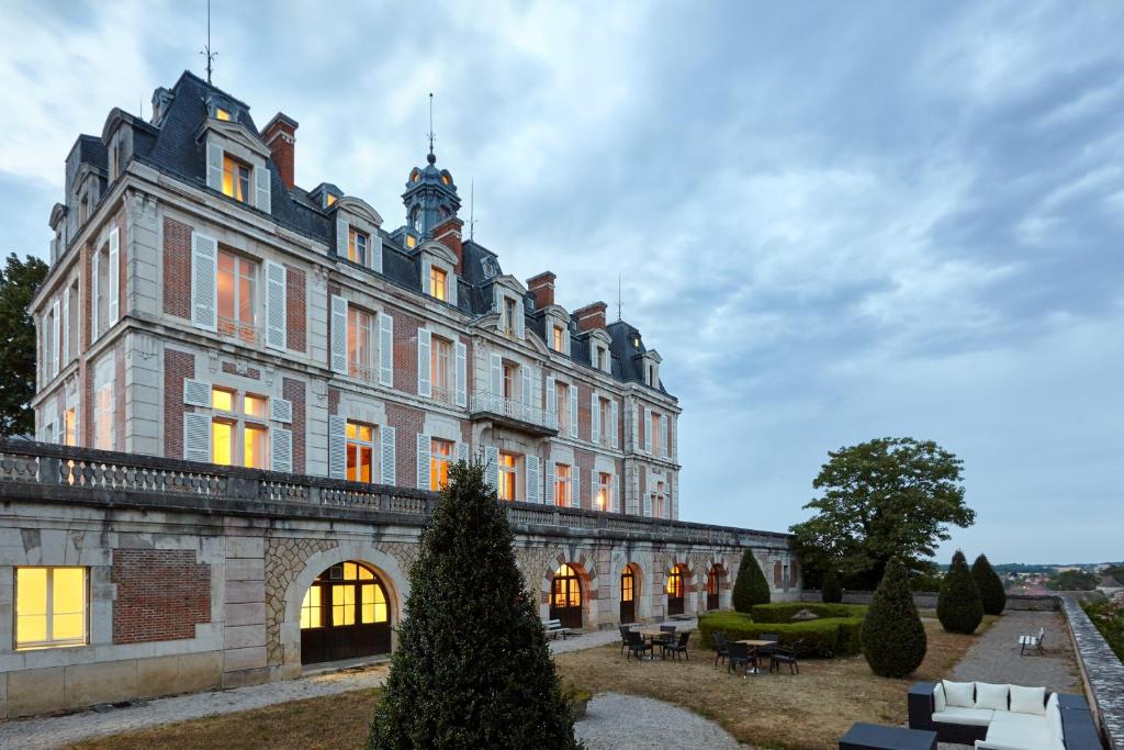 Hôtel Château Saint-Michel - Cercle des Grands Crus 15 rue Saint Laurent 71150 Rully