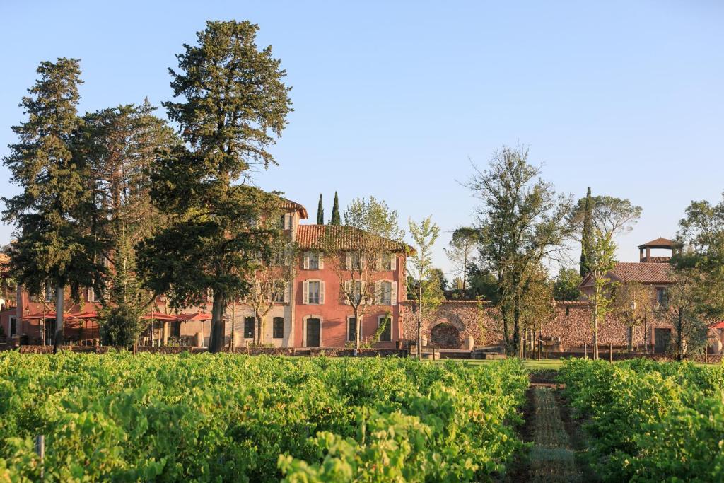 Hôtel Château Saint Roux Le Luc-Le Cannet des Maures Route de la garde de Freinet RD 17 direction l' AELAT D17 83340 Le Cannet-des-Maures