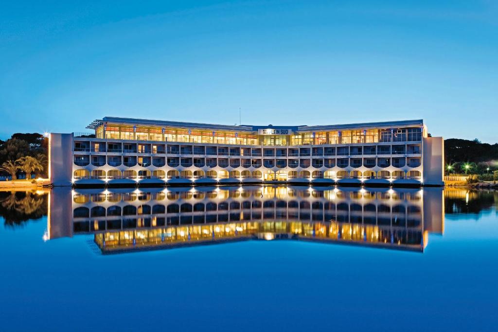 Hôtel Hotel Club Le Plein Sud Vacances Bleues 2049 Boulevard De La Marine, 83400 Hyères