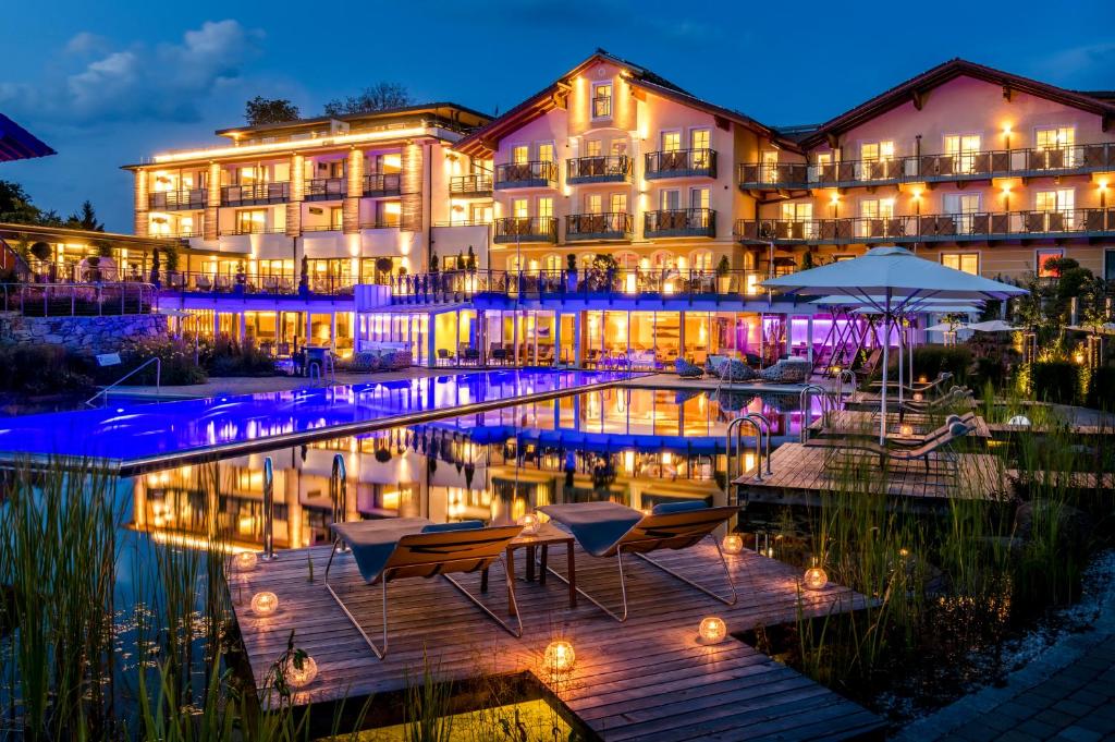 Das Stemp Wellnessresort 4 Sterne Superior Tannöd Goldener Steig 24, 94124 Büchlberg