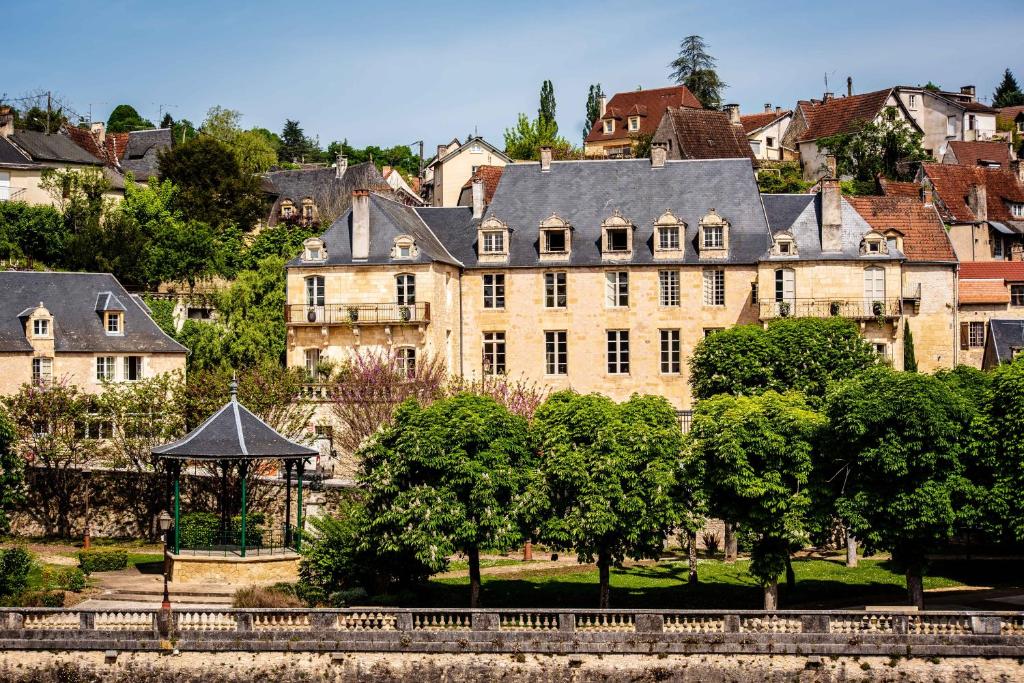 Hôtel Hotel de Bouilhac rue du prof faurel rue du docteur mazel, 24290 Montignac