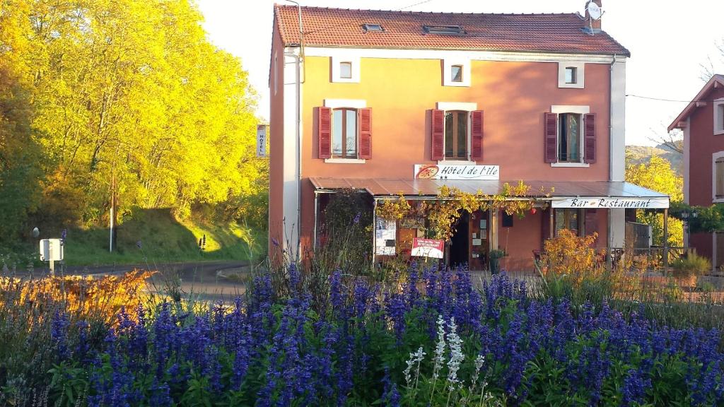 Hôtel Hôtel de l'Île 20 Rue du Pont d'Allier, 63570 Jumeaux