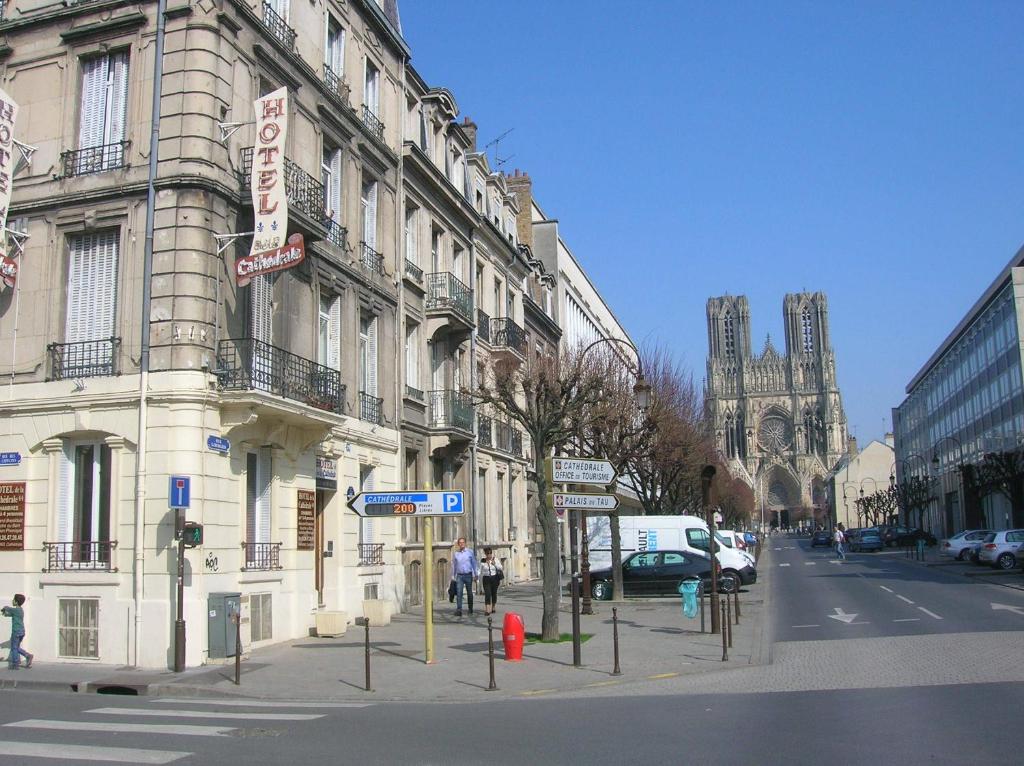 Hôtel Hôtel De La Cathédrale 20, rue Libergier, 51100 Reims