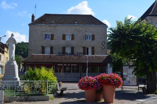 Hôtel Hôtel de la Poste Place de la Liberation Pouilly-en-Auxois