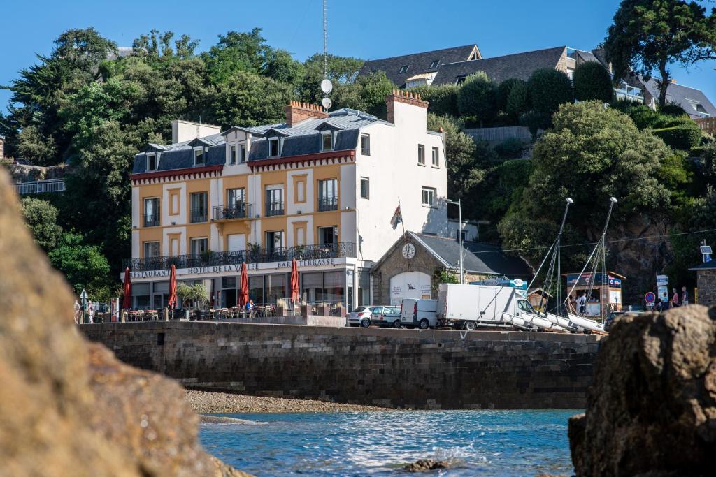 Hôtel Hôtel De La Vallée 6 Avenue George V, 35800 Dinard