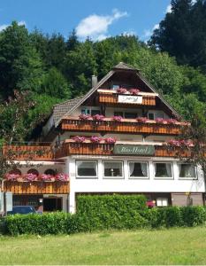 Hôtel Decker's Bio Hotel zum Lamm Baiersbronn, Im Aubach 4. 72270 Baiersbronn Bade-Wurtemberg