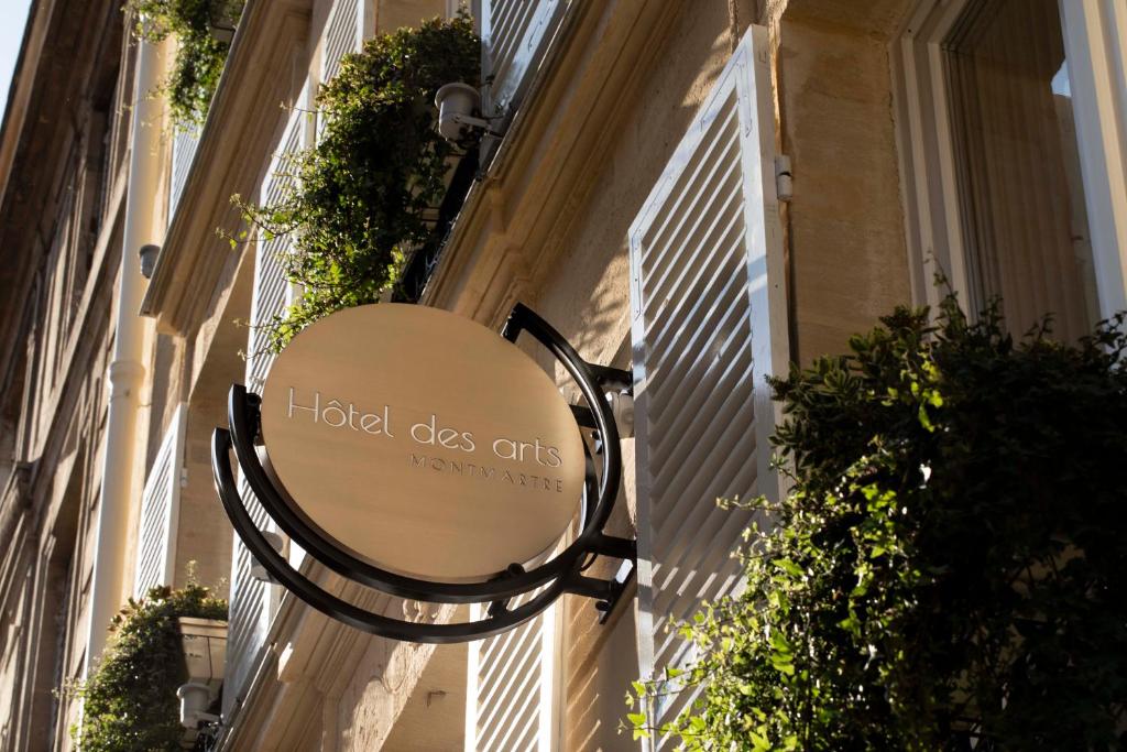 Hôtel Hôtel des Arts Montmartre 5 rue Tholoze, 75018 Paris
