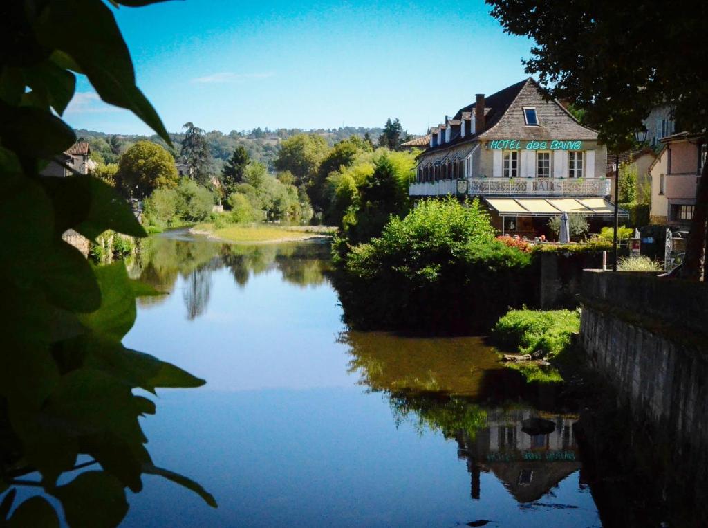 Hôtel Hôtel des Bains 1 rue Griffoul, 46100 Figeac