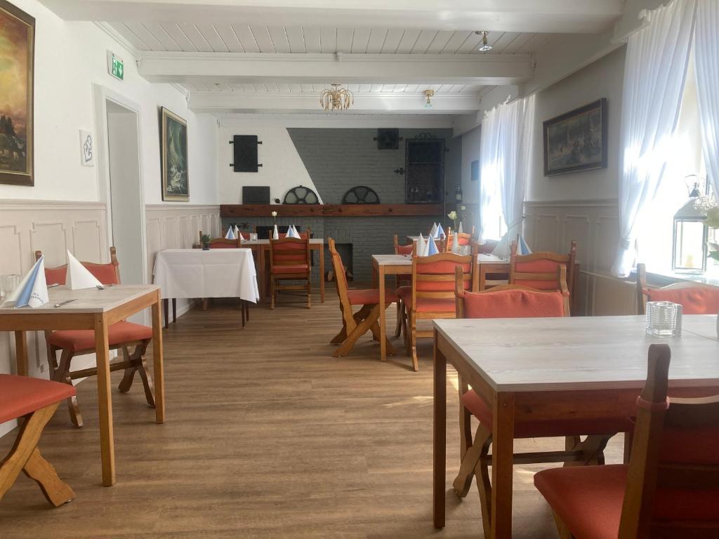 Hôtel Hotel Die Friesenhalle Herrmannstr. 1-3, 25821 Bredstedt