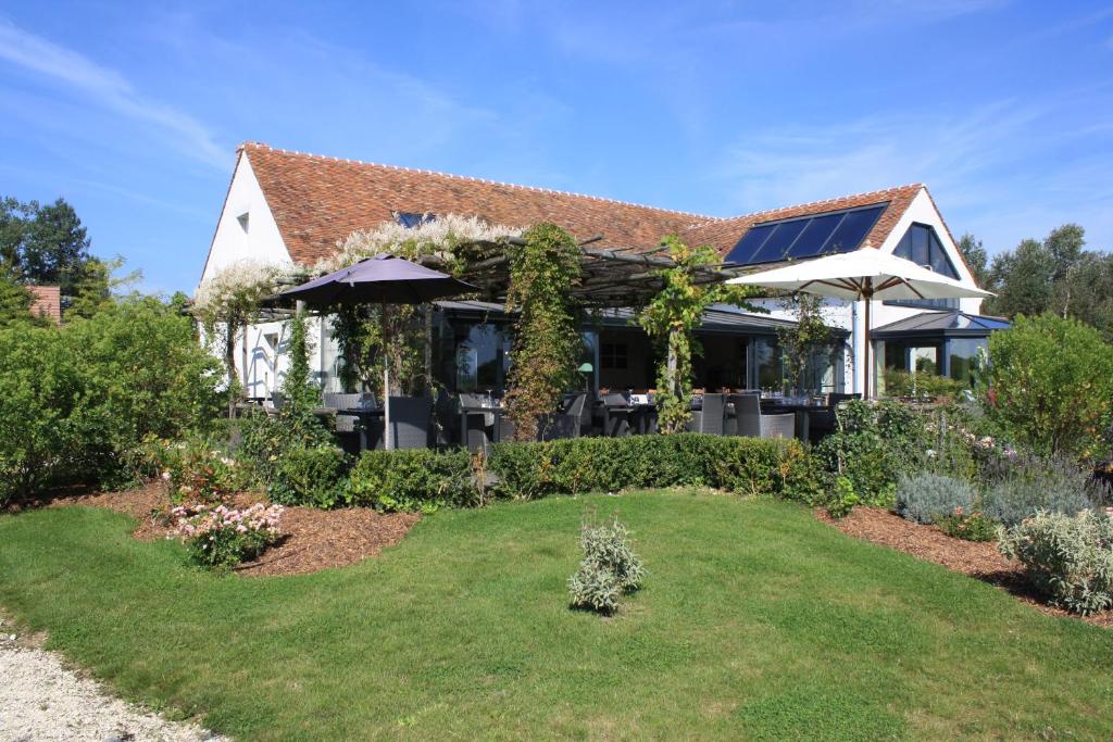Hôtel Domaine de Bellevue, The Originals Relais (Relais du Silence) 19 rue de l'Eglise 77610 Neufmoutiers-en-Brie