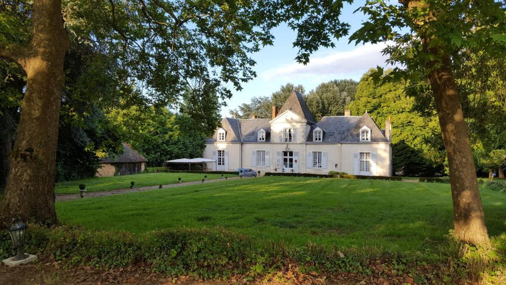 Hôtel Domaine De Chatenay - Le Mans 97, route du Mans, La Milesse 72650 Saint-Saturnin