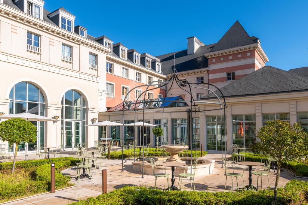 Dream Castle Hotel Marne La Vallee 40 Avenue de la Fosse des Pressoirs, 77700 Magny-le-Hongre