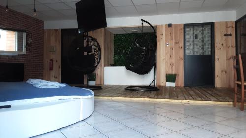 HOTEL DU BERRY - Loveroom avec Sauna, Hammam, Jacuzzi privatifs Reuilly france