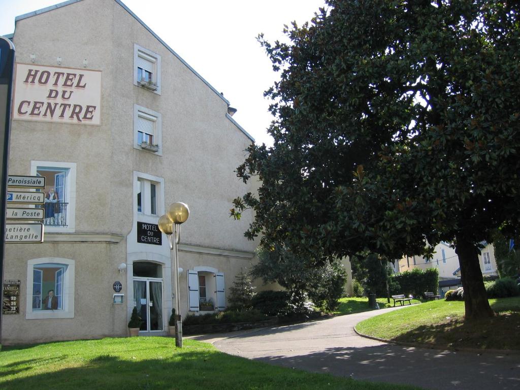 Hôtel Hôtel du Centre 18 Avenue Général Baron Maransin, 65100 Lourdes