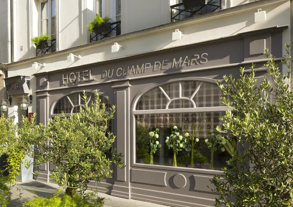 Hôtel Hotel du Champ de Mars 7 Rue du Champ de Mars, 75007 Paris