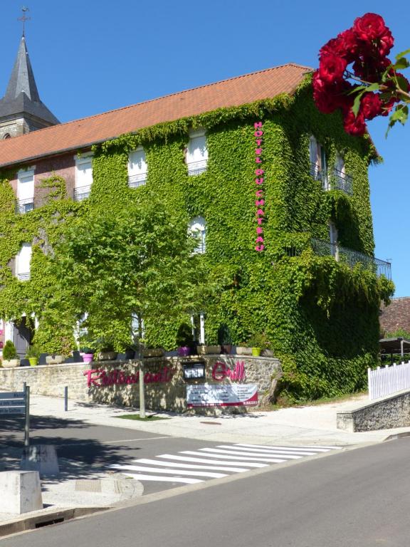 Hôtel Hôtel du Château Place de la Mairie, 46500 Alvignac