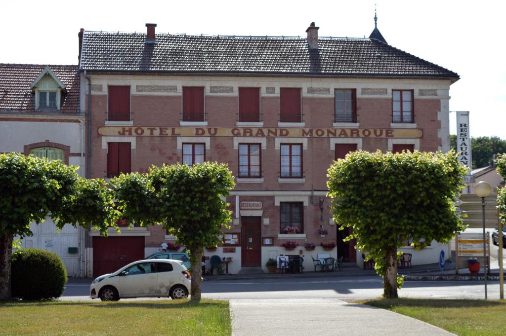 Hôtel Hotel du Grand Monarque 1 place de l'église, 55270 Varennes-en-Argonne